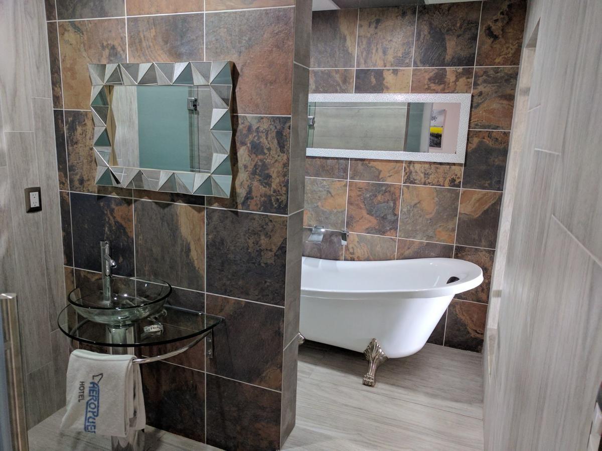Hotel Aeropuerto トルーカ エクステリア 写真